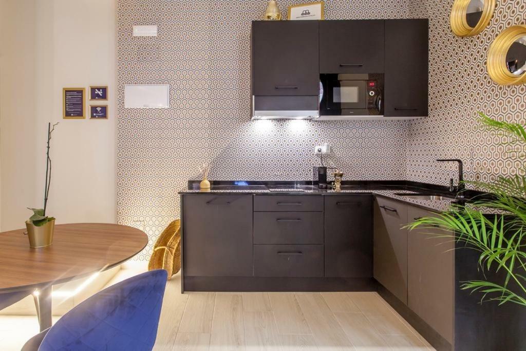 Mediterranean Flats Plaza Redonda Валенсия Экстерьер фото